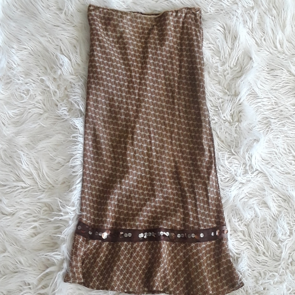 Flirty skirt with embellished detail